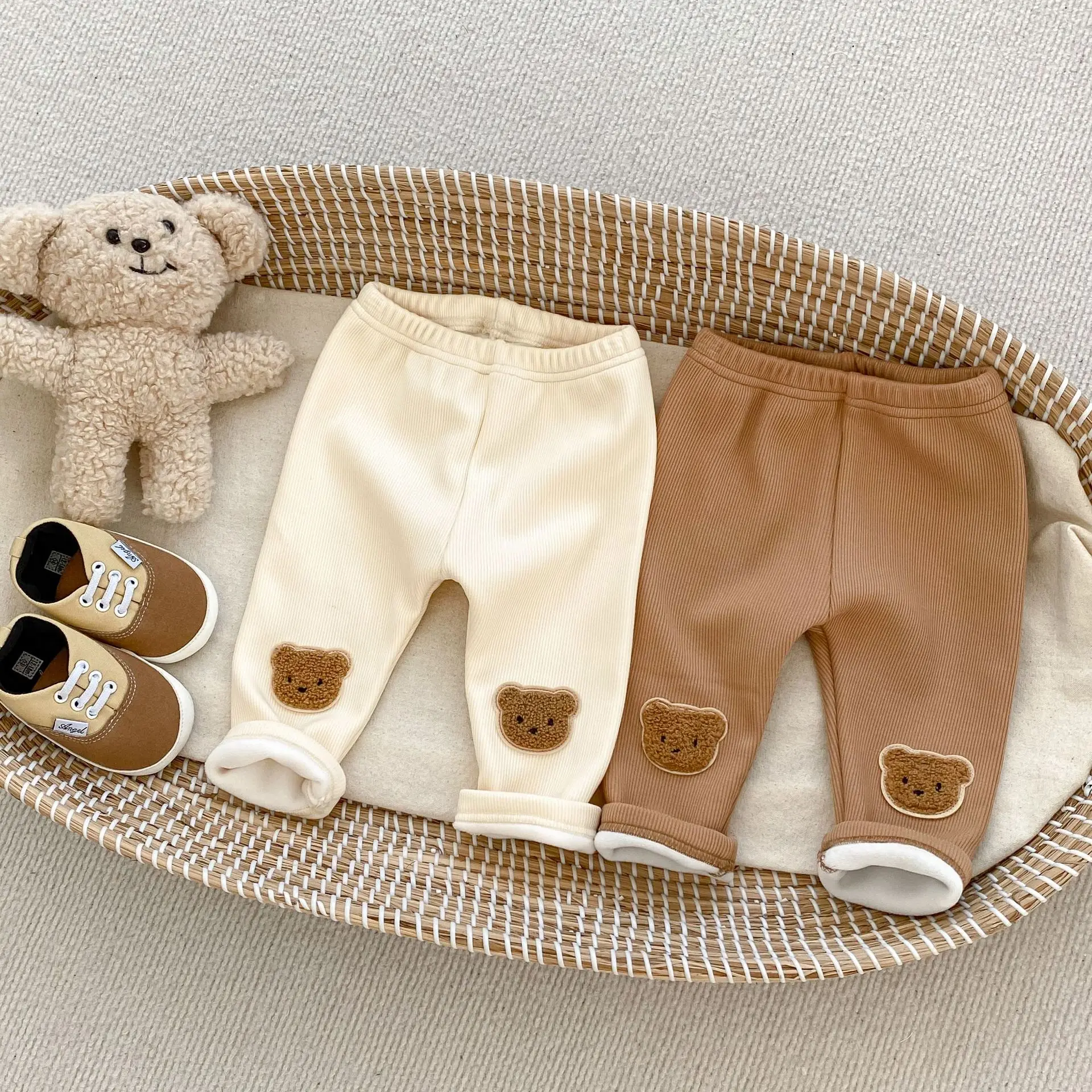 Новинка зимы 2023 года, детские толстые бархатные леггинсы, штаны из полипропилена с милым медведем для малышей, флисовые брюки для маленьких девочек, детские теплые штаны, одежда